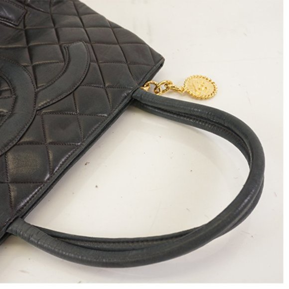 Authentic Chanel Medallion Lambskin tote black - Picture 3 of 7